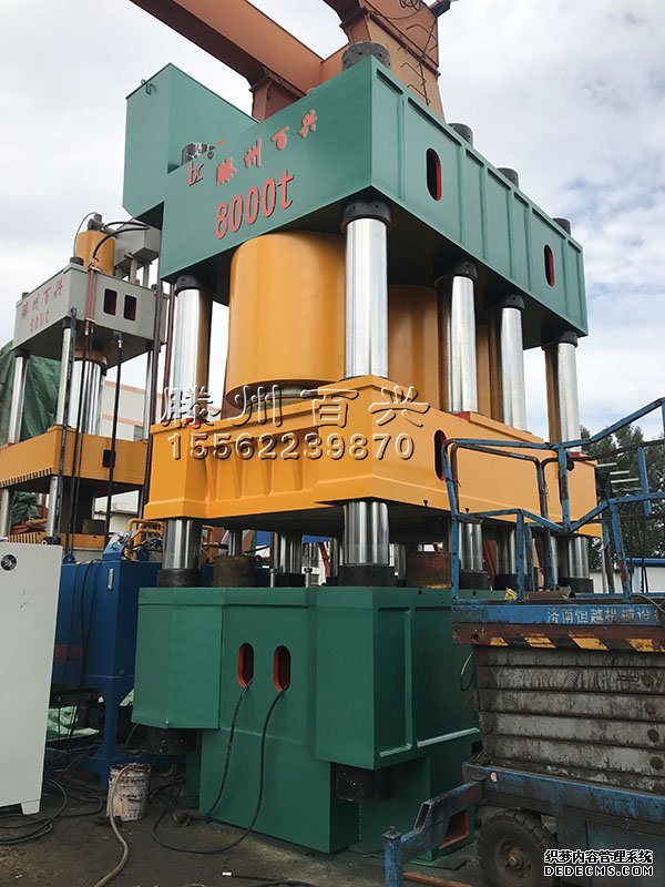 8000噸液壓機側面圖實拍